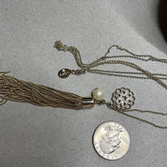 Ann Taylor Loft Rhinestone, Pearl & Tassel Gold Tone 32” Necklace Gorgeous - Picture 4 of 6